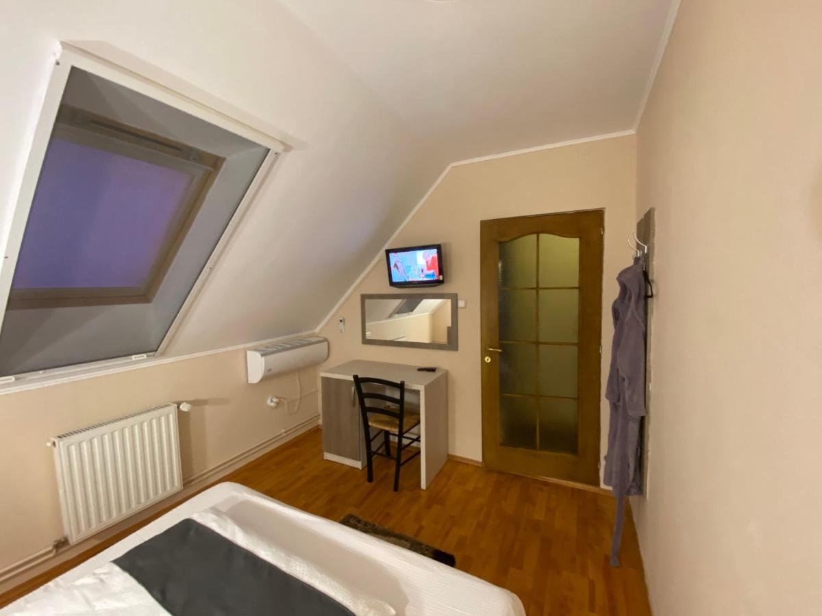 Vila Eszter Hotel Szováta Kültér fotó