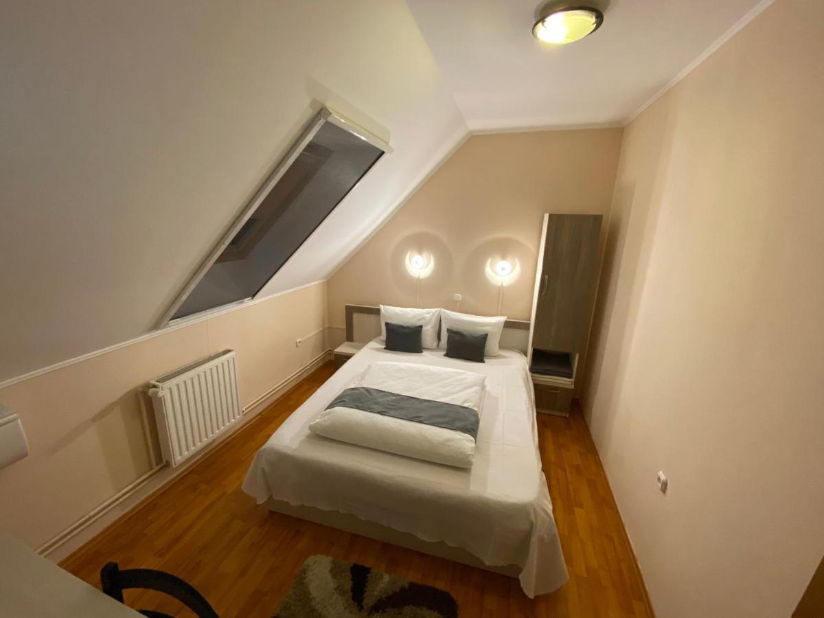 Vila Eszter Hotel Szováta Kültér fotó
