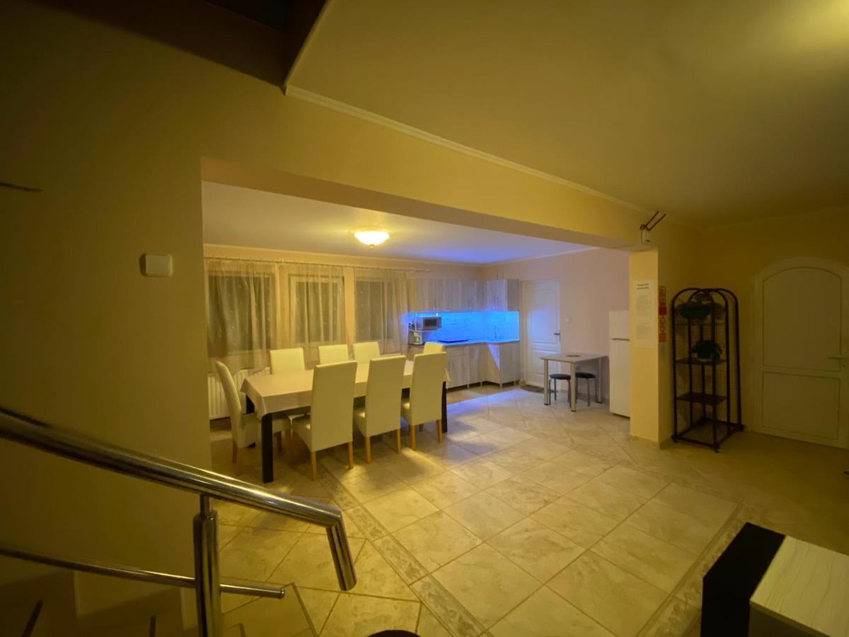 Vila Eszter Hotel Szováta Kültér fotó