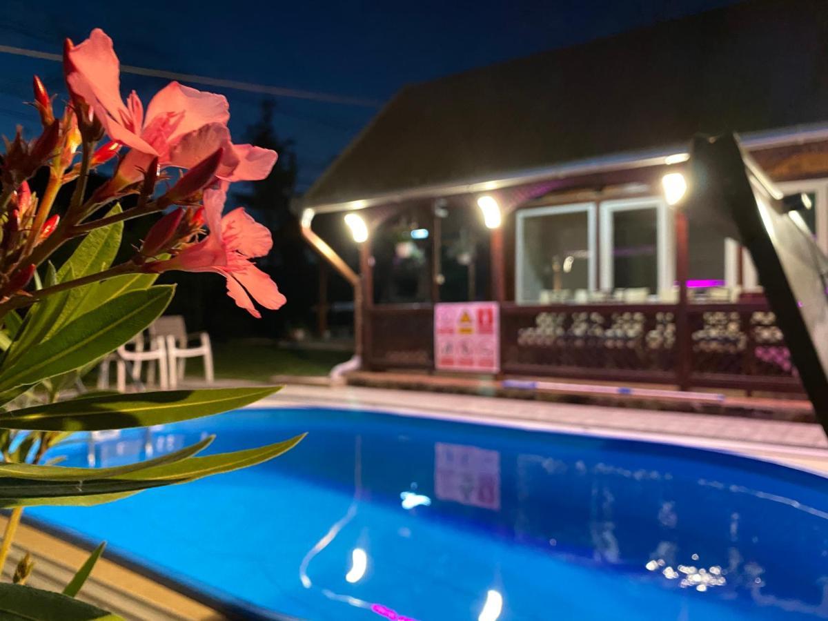 Vila Eszter Hotel Szováta Kültér fotó